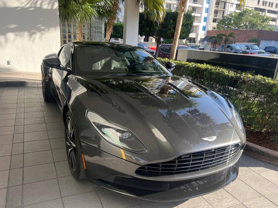 ASTON MARTIN DB11 2017 SCFRMFAV1HGL00255 image